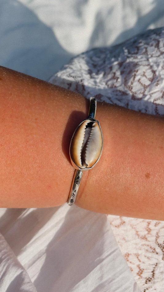 Brown Cowrie Patterned Cuff